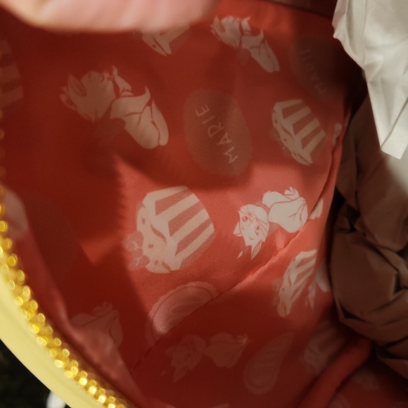 NWT Disney Loungefly Aristocats Marie sweet Cupcake mini backpack 🧁 SO CUTE 😍
